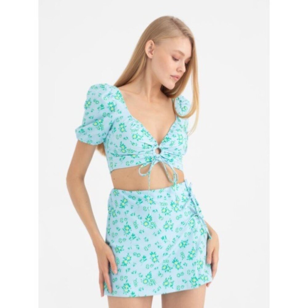 Zara Blue Floral Puff Sleeve Sweetheart Neckline Tie Front Crop Top - Picture 6 of 12